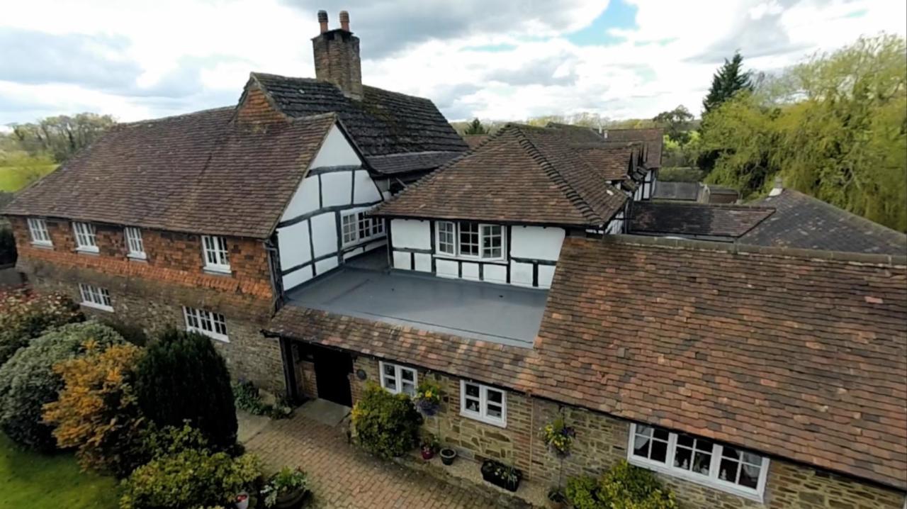 Random Hall Slinfold Exterior photo