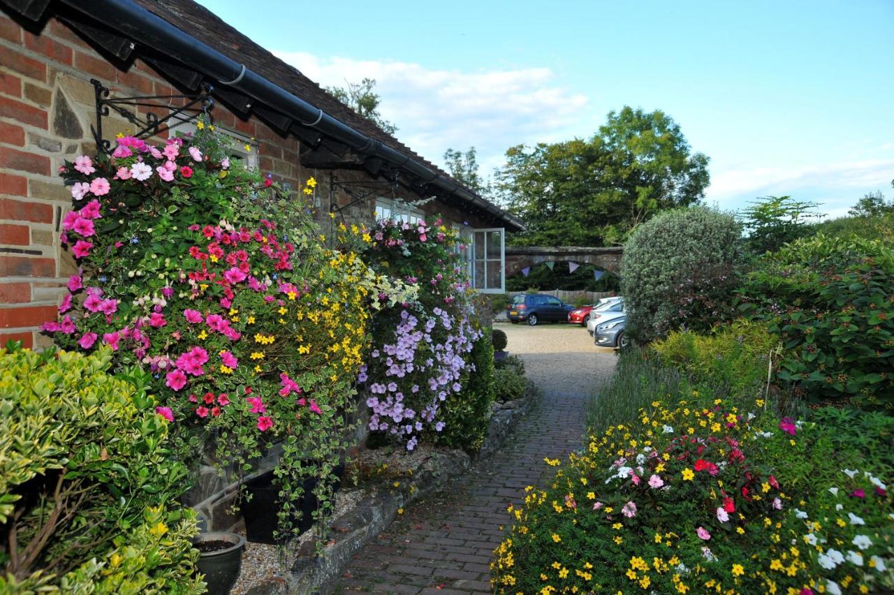 Random Hall Slinfold Exterior photo